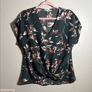 West K Floral V-Neck Blouse in Green S